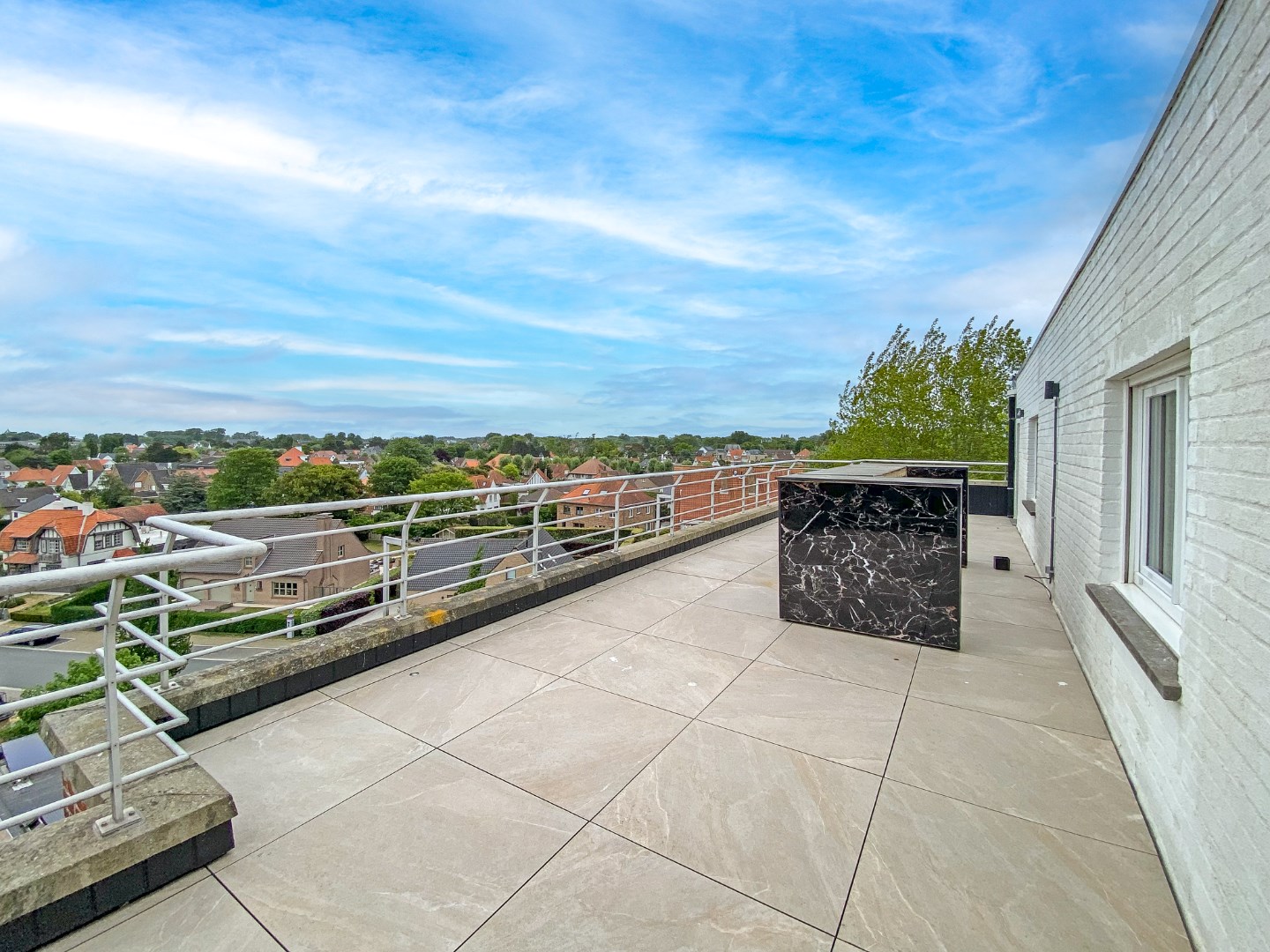 Exclusief penthouse (99m²) met maar liefst 100m² dakterras te Sint-idesbald (Koksijde). 