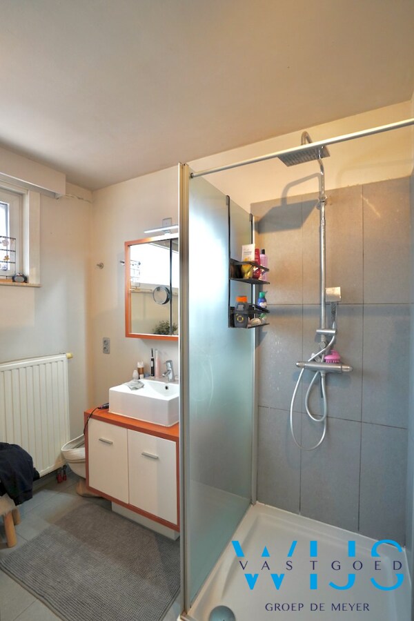 Instapklaar en verrassend ruim appartement op toplocatie in het centrum van Ertvelde! 