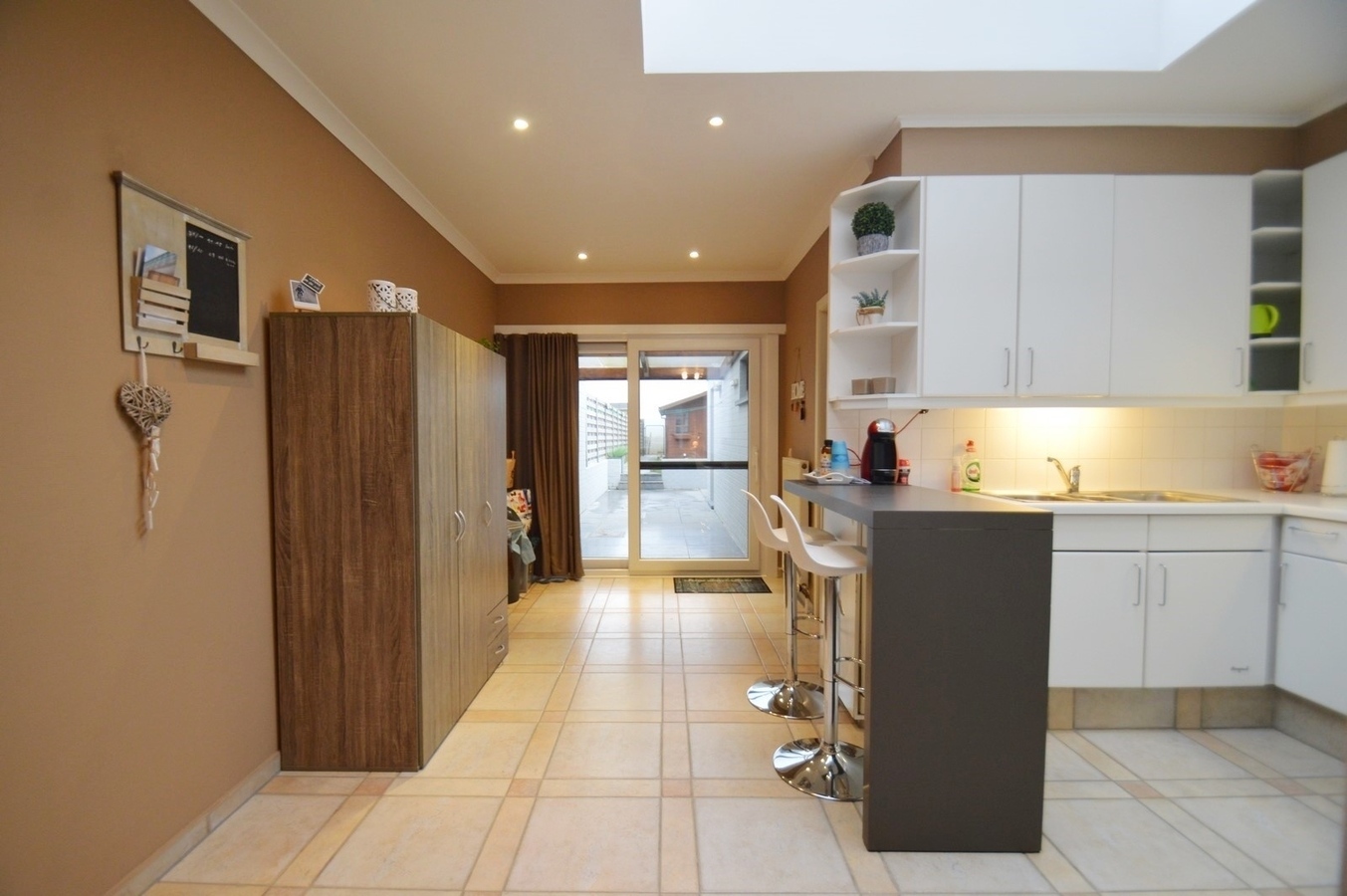 Karaktervolle woning voorzien van alle moderne woonkwaliteit met zonnige tuin en achteruitgang - Zwankendamme 