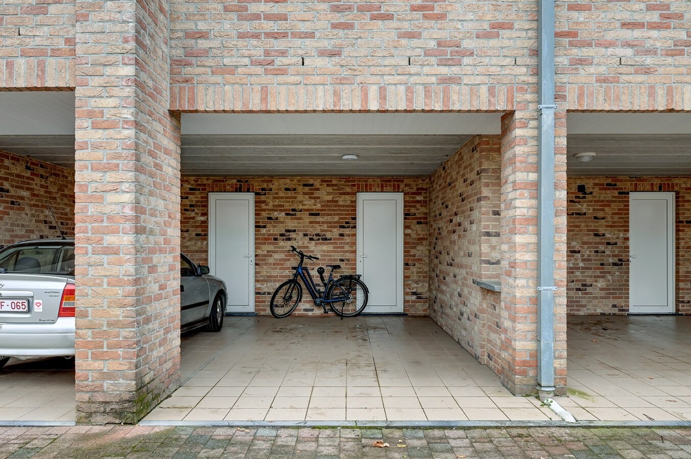 Ruim, centraal gelegen appartement met twee slaapkamers en staanplaats 