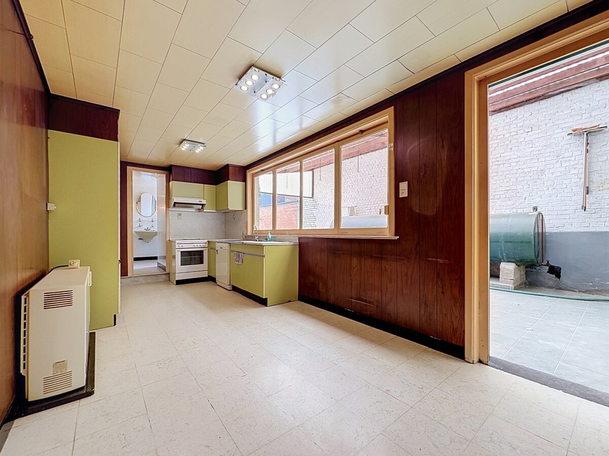 Ruime, te renoveren woning met veel potentieel te Erwetegem 