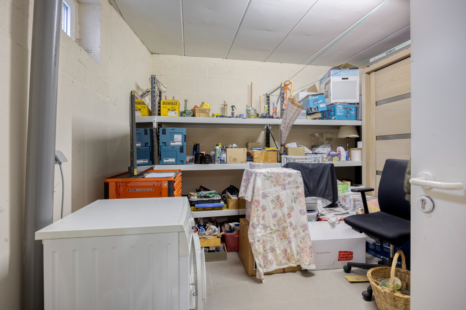 Instapklare penthouse met 2 slaapkamers en terras van 60m² , 4 kelders en garagebox in Korbeek-Lo! – EPC 199 kWh/m² - bewoonbare opp. 131 m² 