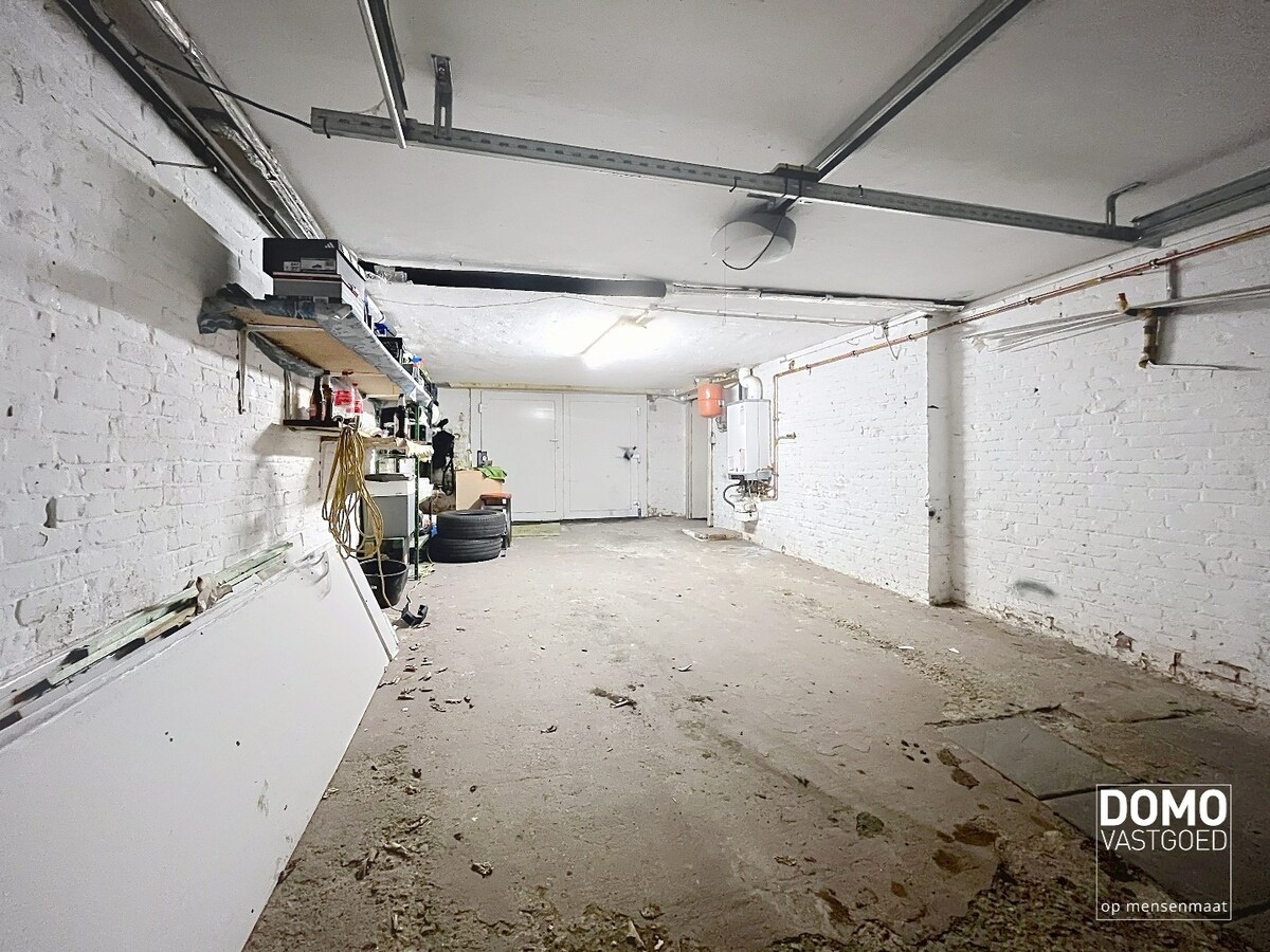VOLLEDIG TE RENOVEREN WONING MET TWEE SLAAPKAMERS, INPANDIGE GARAGE OP EEN PERCEEL VAN 5A35CA IN SINT-TRUIDEN 