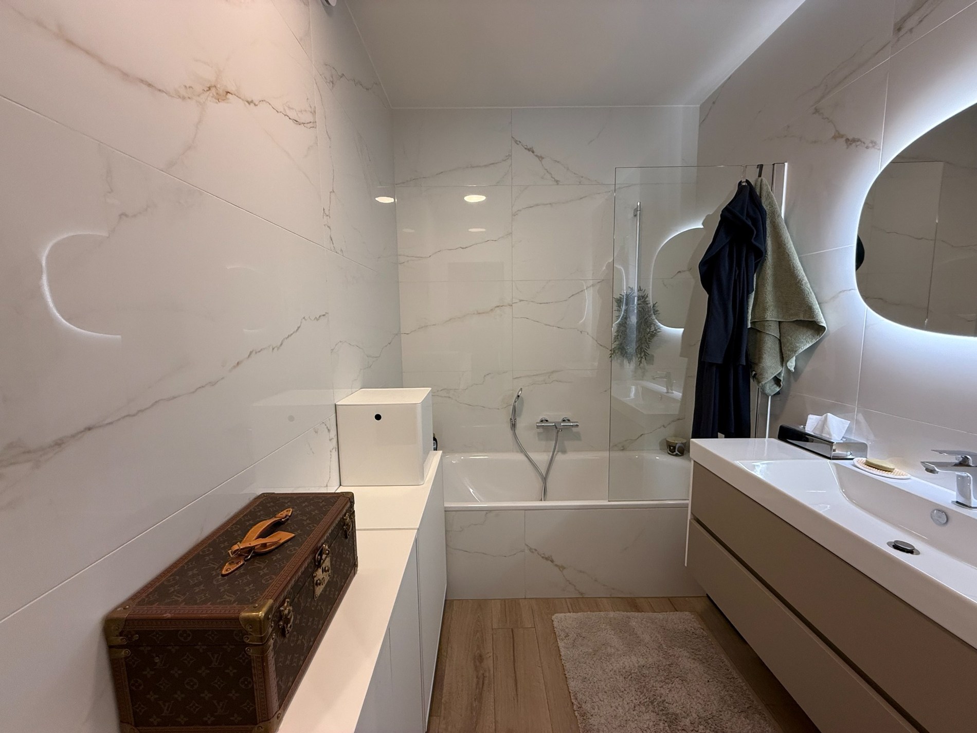 RESIDENTIE WATERVLIET - Gelijkvloers - Energiezuinig nieuwbouwproject met een hoogwaardige afwerkingen gelegen in het centrum van Knokke, nabij de Winkelstraten en op enkele meters van het strand. 