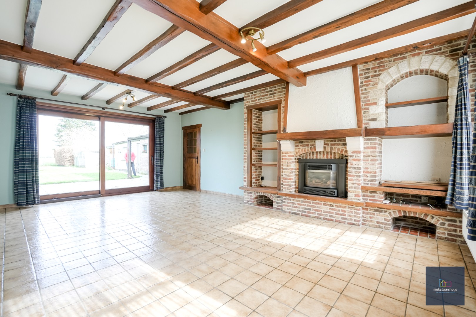 Ruime  halfopen bebouwing  met  zonnige tuin, terras en garage in Waarschoot 