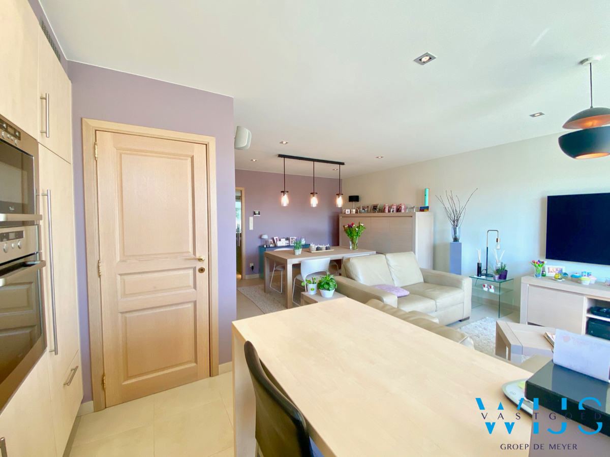 Prachtig 2 slaapkamer appartement MET ruim terras &amp; garage te ERTVELDE ! 