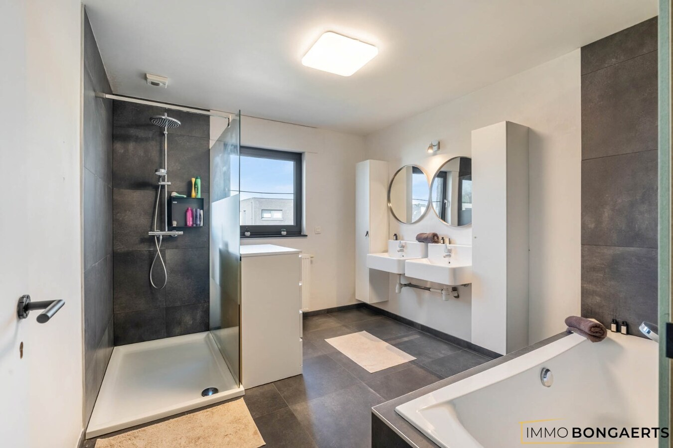 Energiezuinige woning met zwembad op rustige ligging in As 