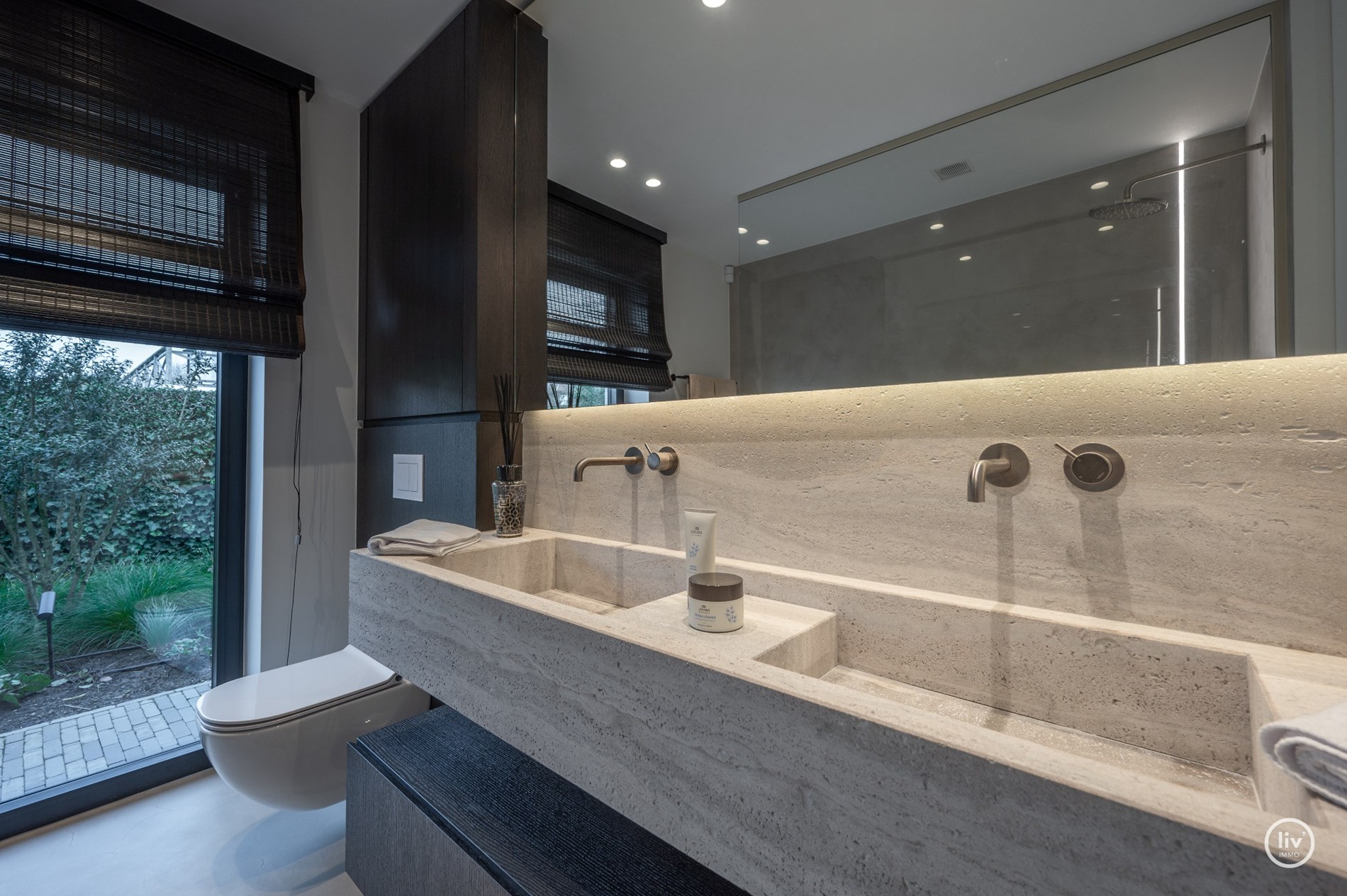 Superbe villa charmante, entièrement rénovée et joliment située dans un quartier résidentiel calme à proximité du centre de Knokke. 