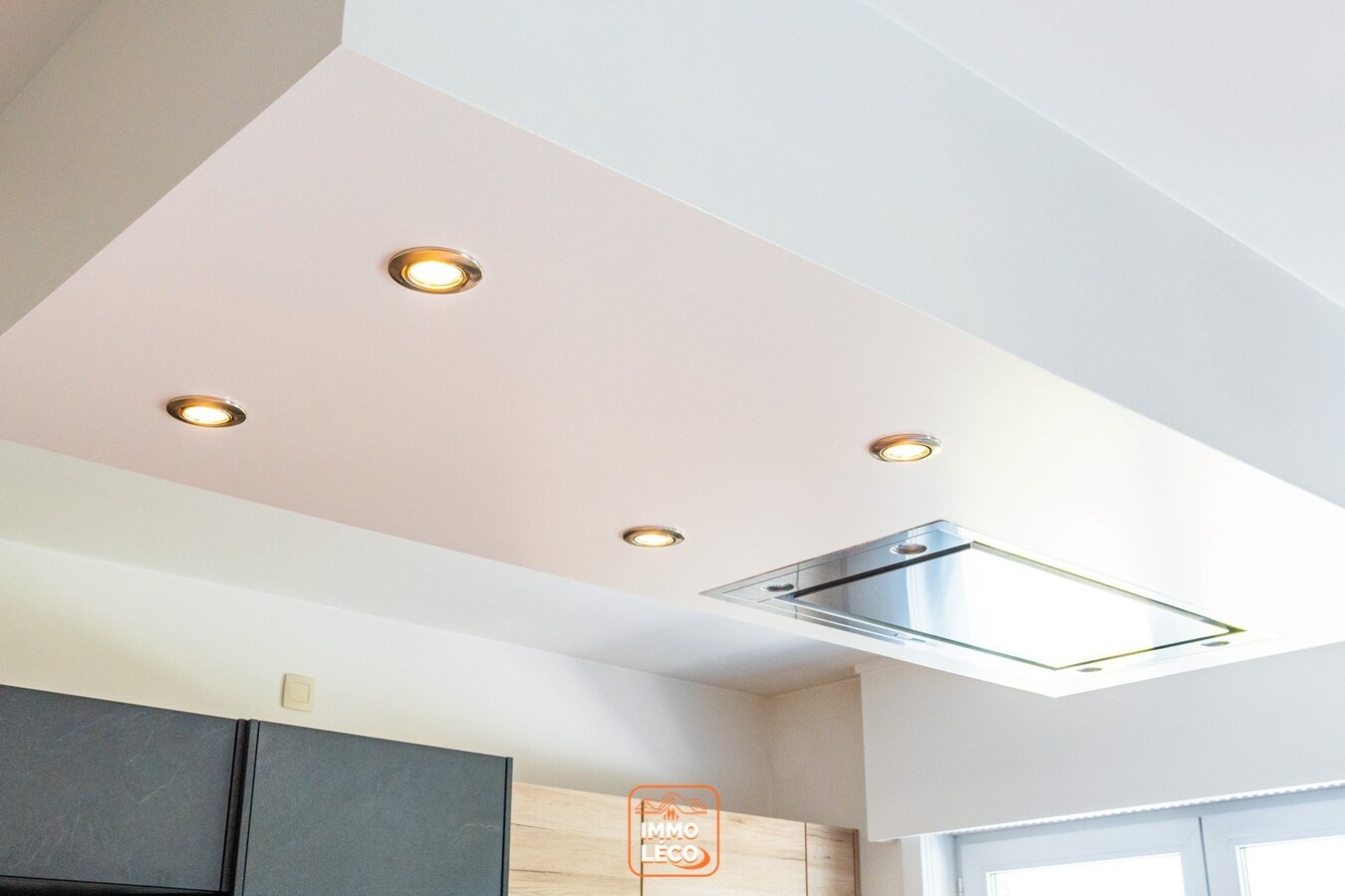 Villa « semi plain-pied » idéalement située avec 4 chambres, jardin, garage et parking, COUP DE CŒUR ABSOLU ! 