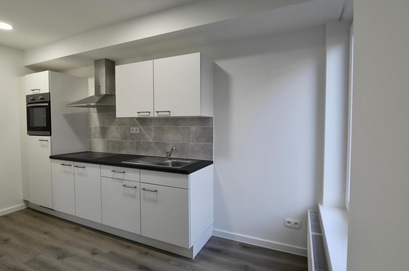 MOOI VOLLEDIG VERNIEUWDE KNUSSE DUPLEX 