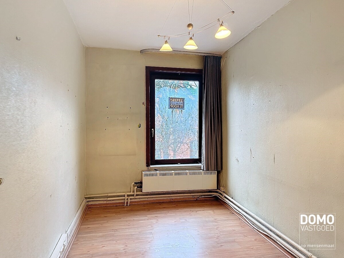 Te renoveren handelshuis gelegen in het centrum van Diepenbeek. 