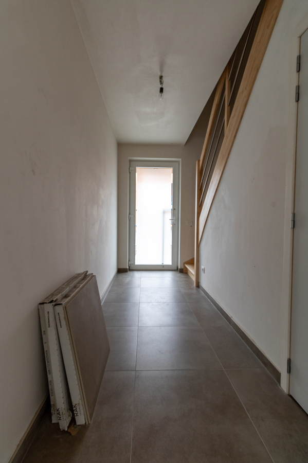 LICHTRIJKE MODERNE HALFOPEN NIEUWBOUWWONING TE OOSTDUINKERKE 