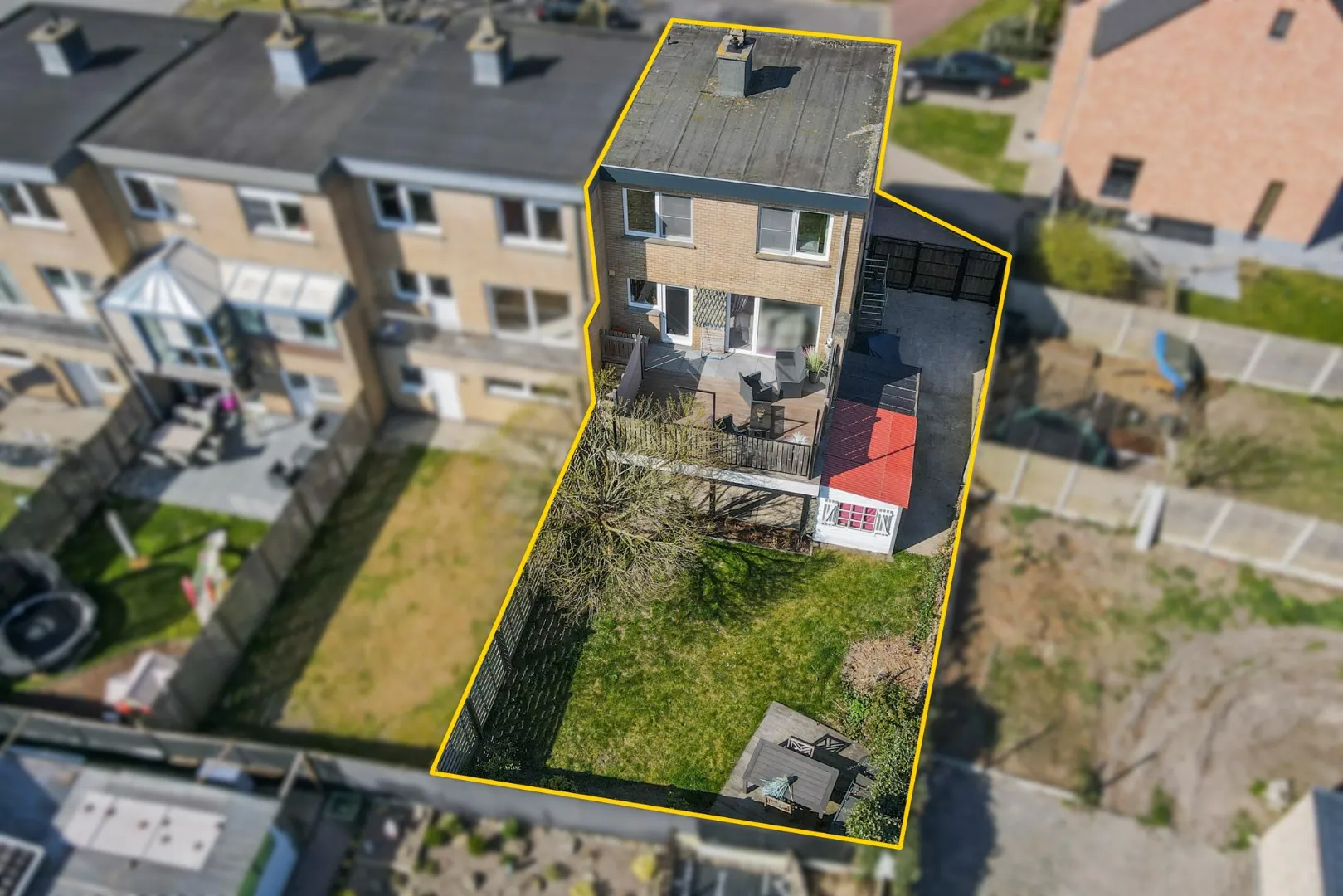 Instapklare woning met tuin en garage in rustige woonwijk