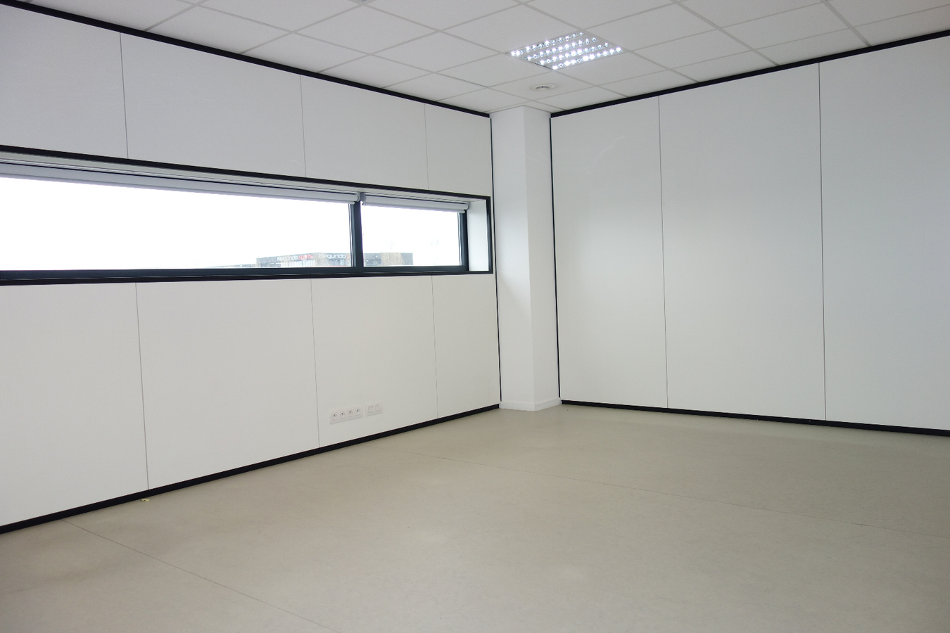 Bureau de prestataires de services loué À Tournai