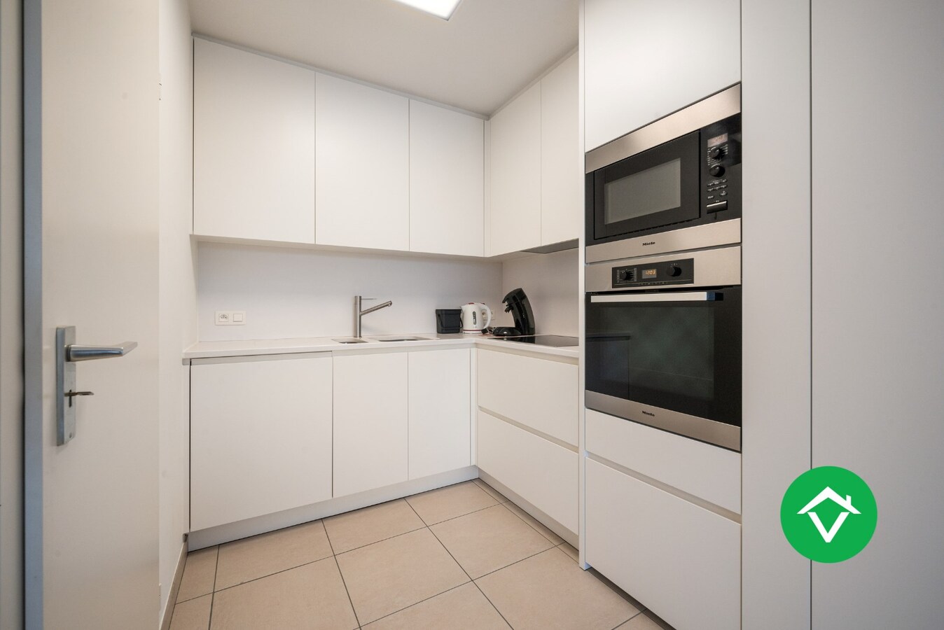 Instapklaar appartement met 2 slaapkamers en grote garage te Nieuwpoort 