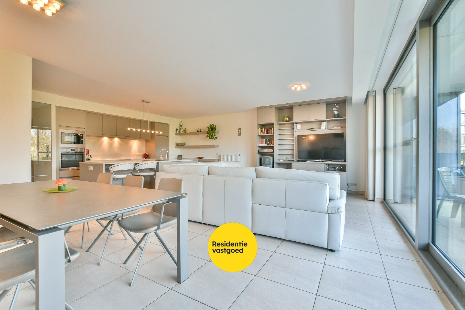 Luxueus afgewerkt 2-slaapkamerappartement met terrassen en tuin op toplocatie! 