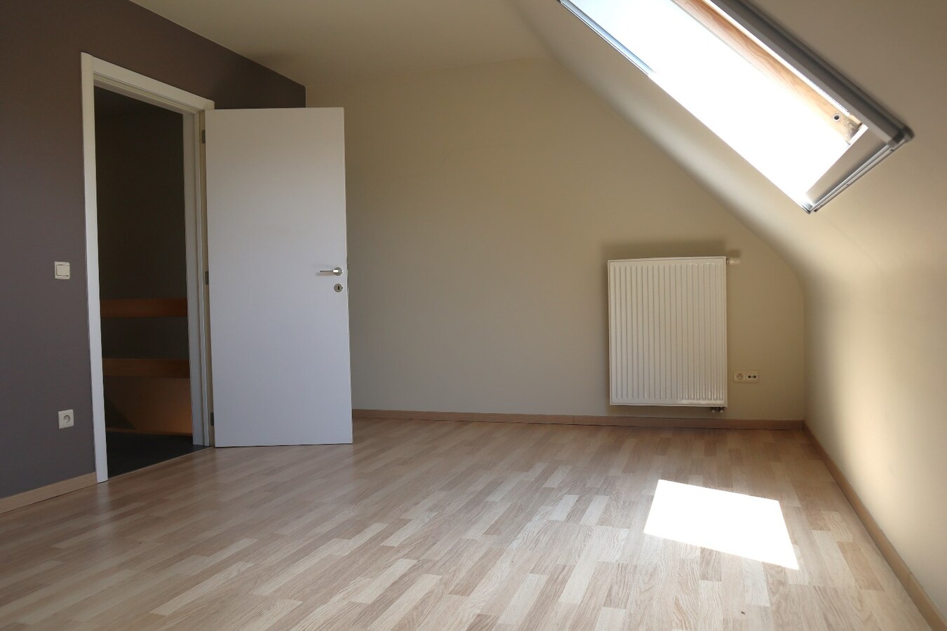 LED-on-IMMO biedt aan : Ruim Duplex Appartement in Bierbeek (Korbeek-Lo) 