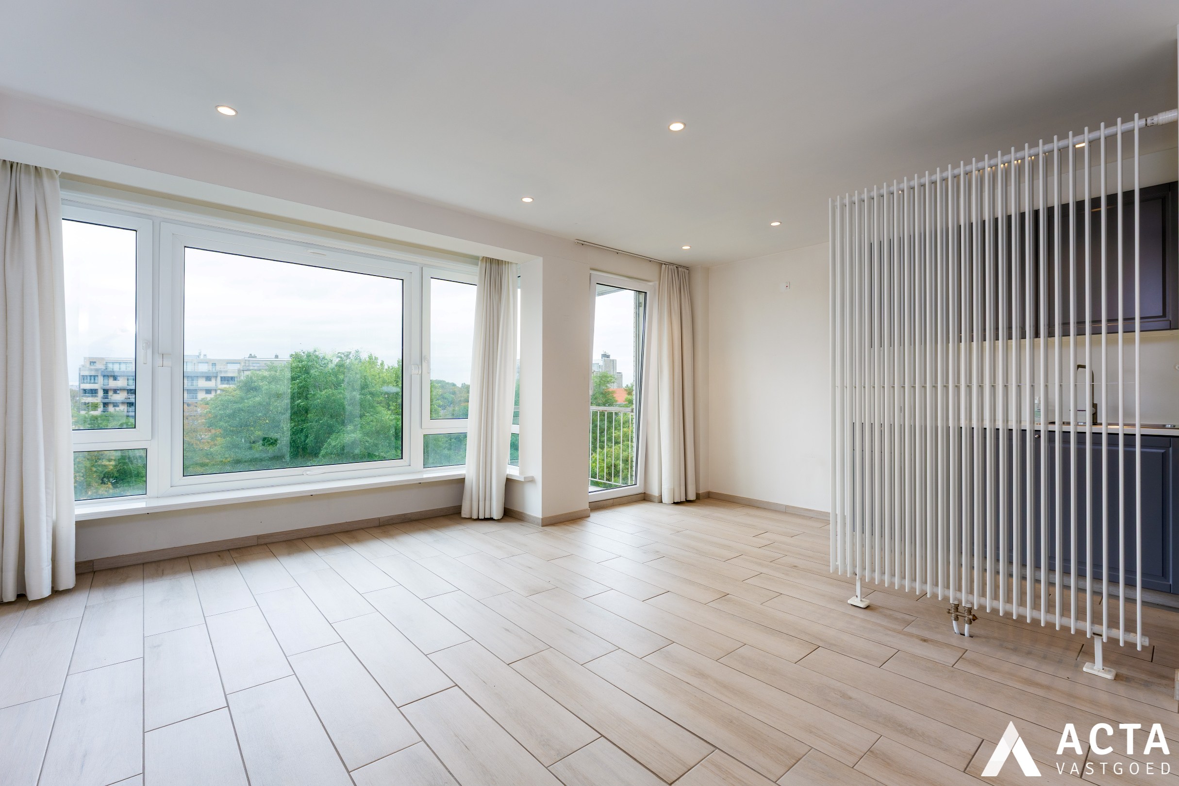 Instapklaar appartement met twee slaapkamers en parkzicht. 