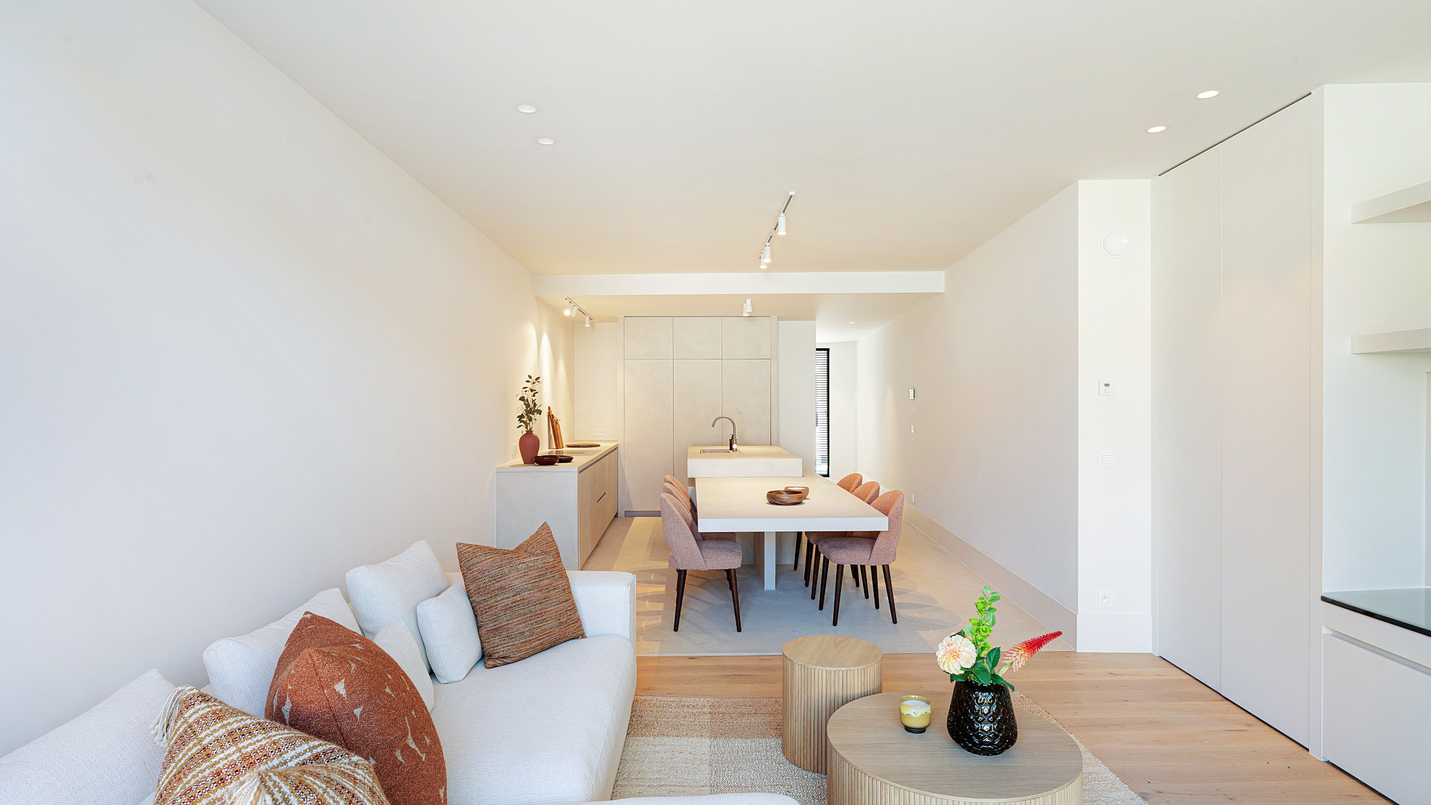 Prachtig afgewerkte nieuwbouwwoning met 4 slaapkamers gelegen in het oude Knokke. 