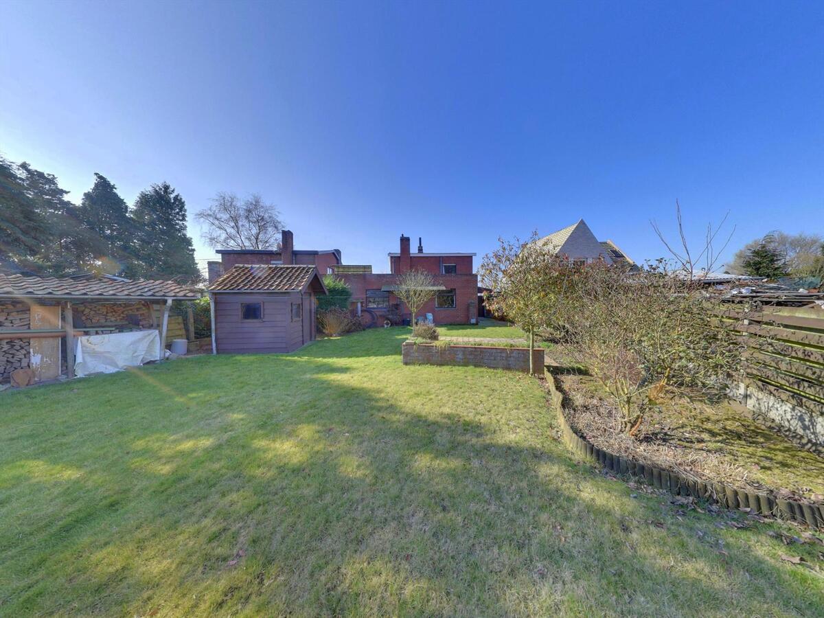 Ruime half-open woning 