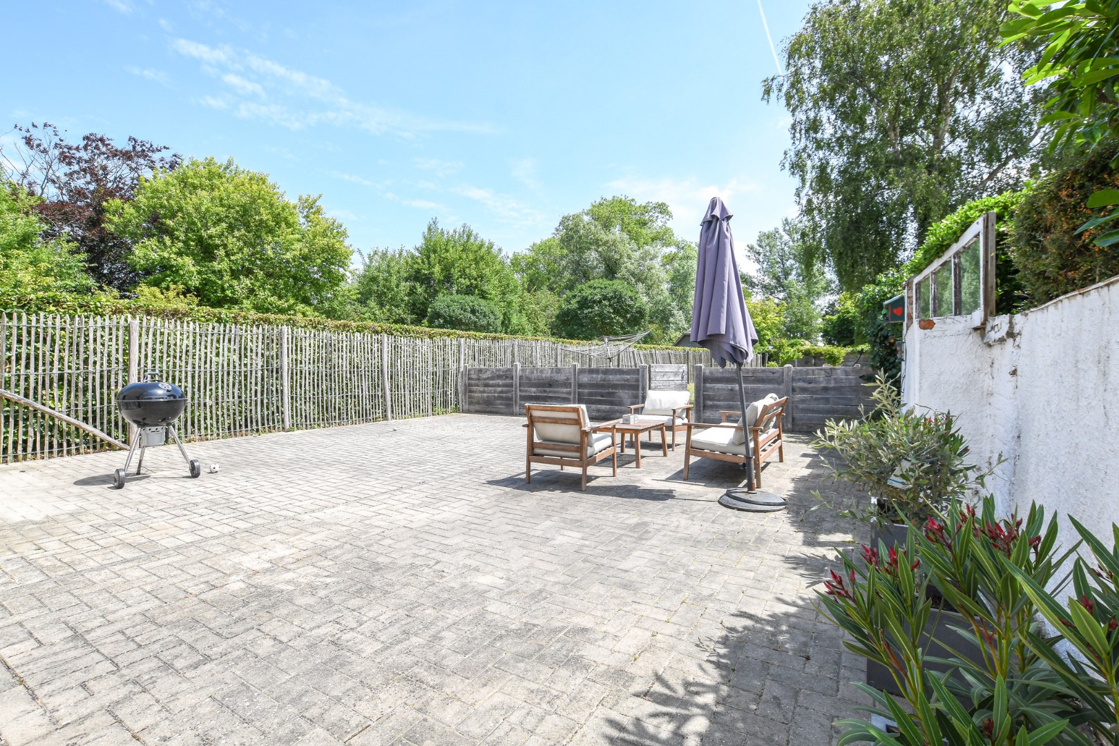 Ruime bel-etagewoning met tuin en bijgebouw, vlakbij centrum De Haan 