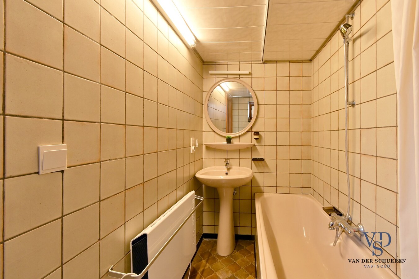 Te renoveren woning met uniek uitzicht op de omliggende akkers 