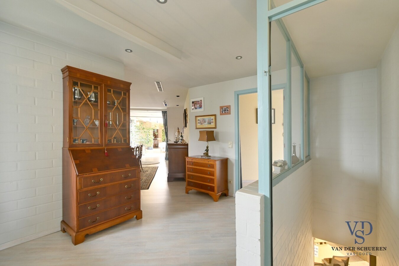 Ruim handelspand met penthouse in villastijl 