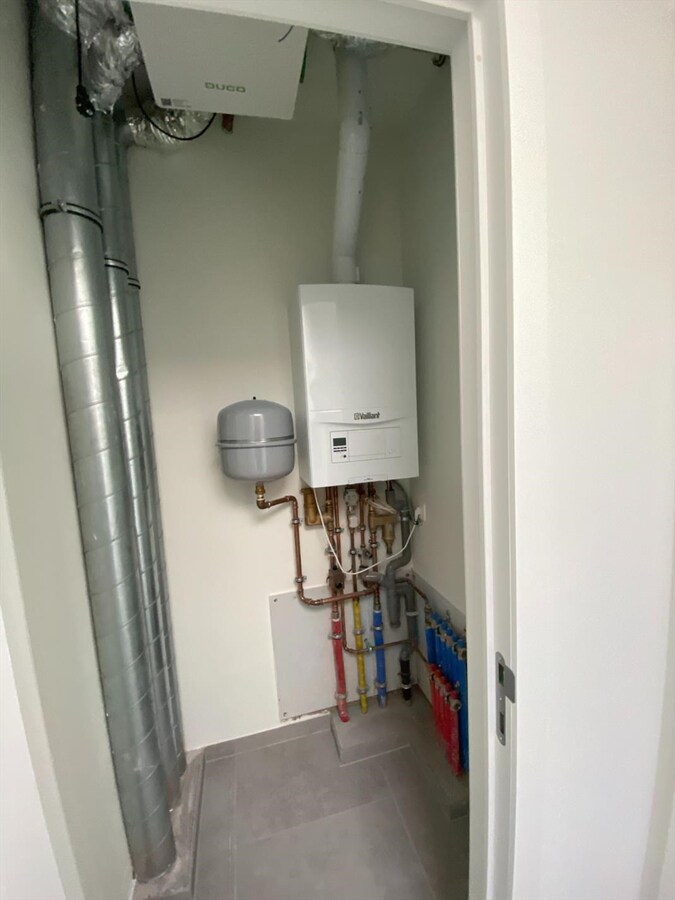 Uitstekend gelegen nieuwbouwwoning met autostaanplaats en fietsenberging 