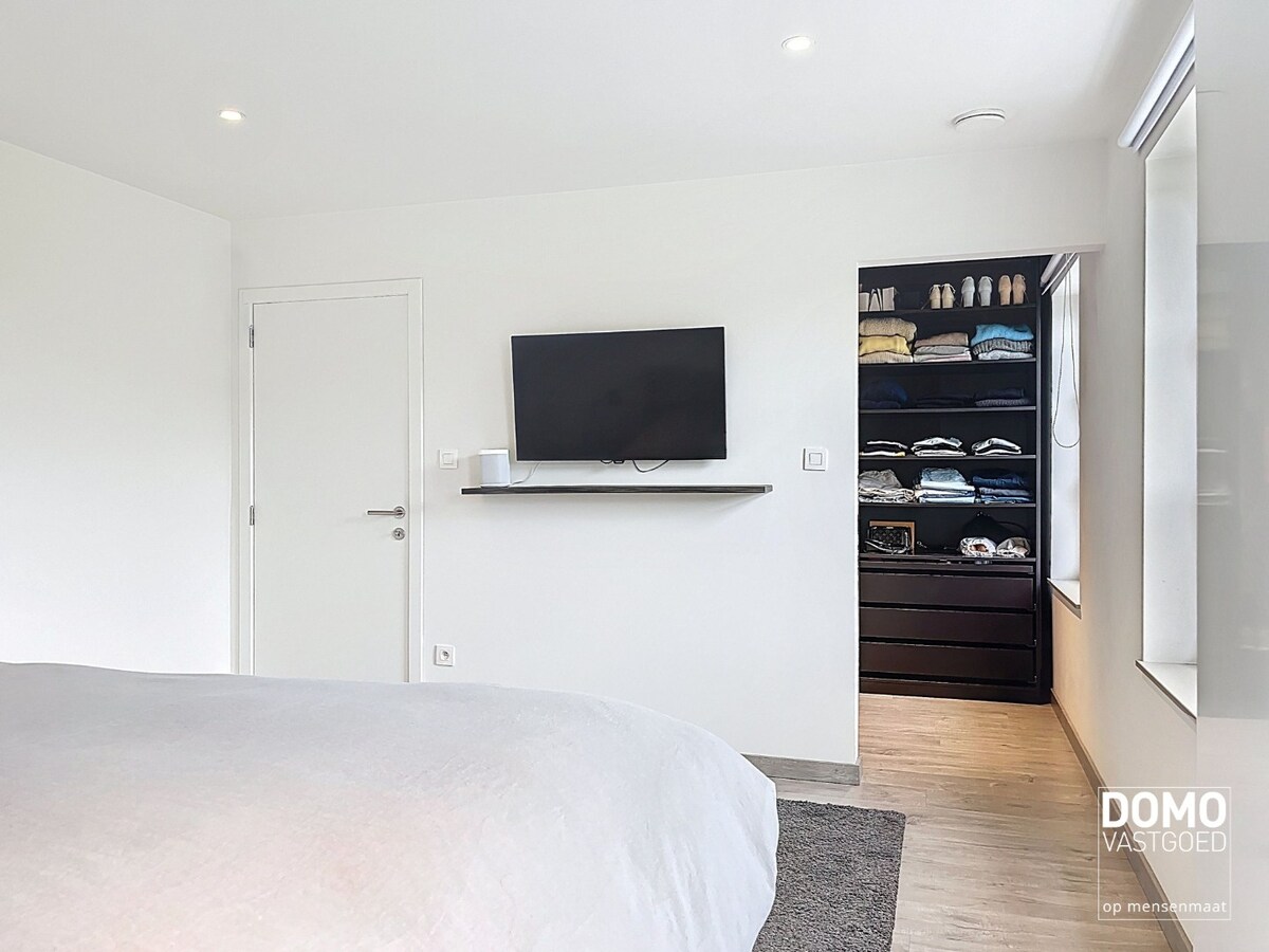 INSTAPKLARE GEZINSWONING MET 3 (MOGELIJK 4) SLAAPKAMERS EN EPC - LABEL A TE NEEROETEREN 