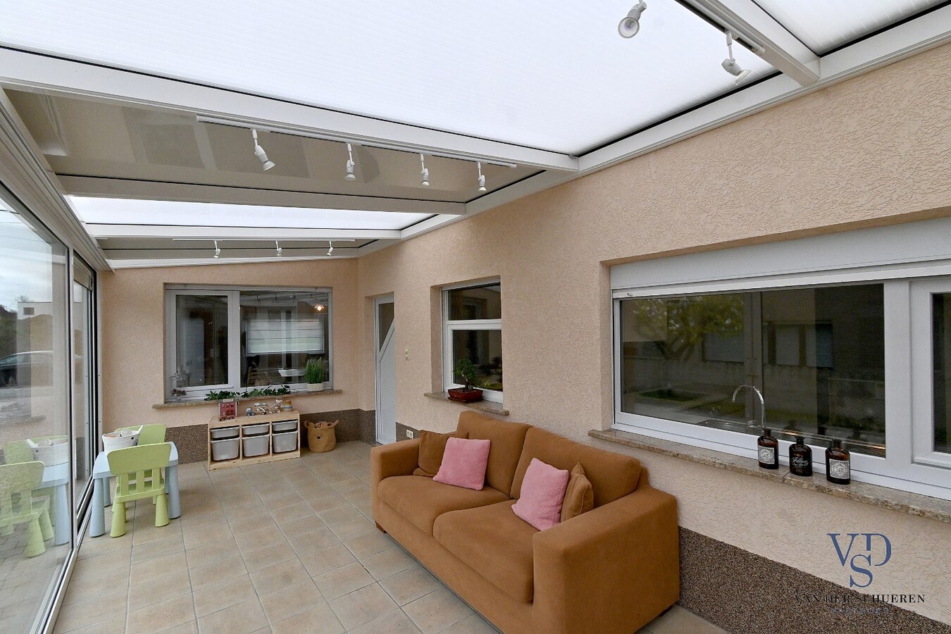 Tijdloze gezinswoning nabij de Schelde. 