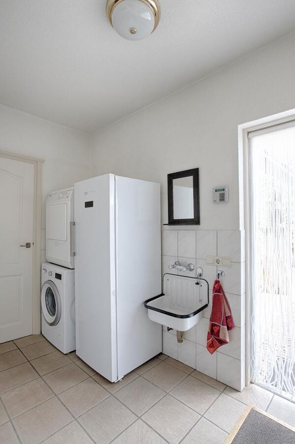 Vrijstaande woning met grote garage, 4 slaapkamers en ruime zolderverdieping. 