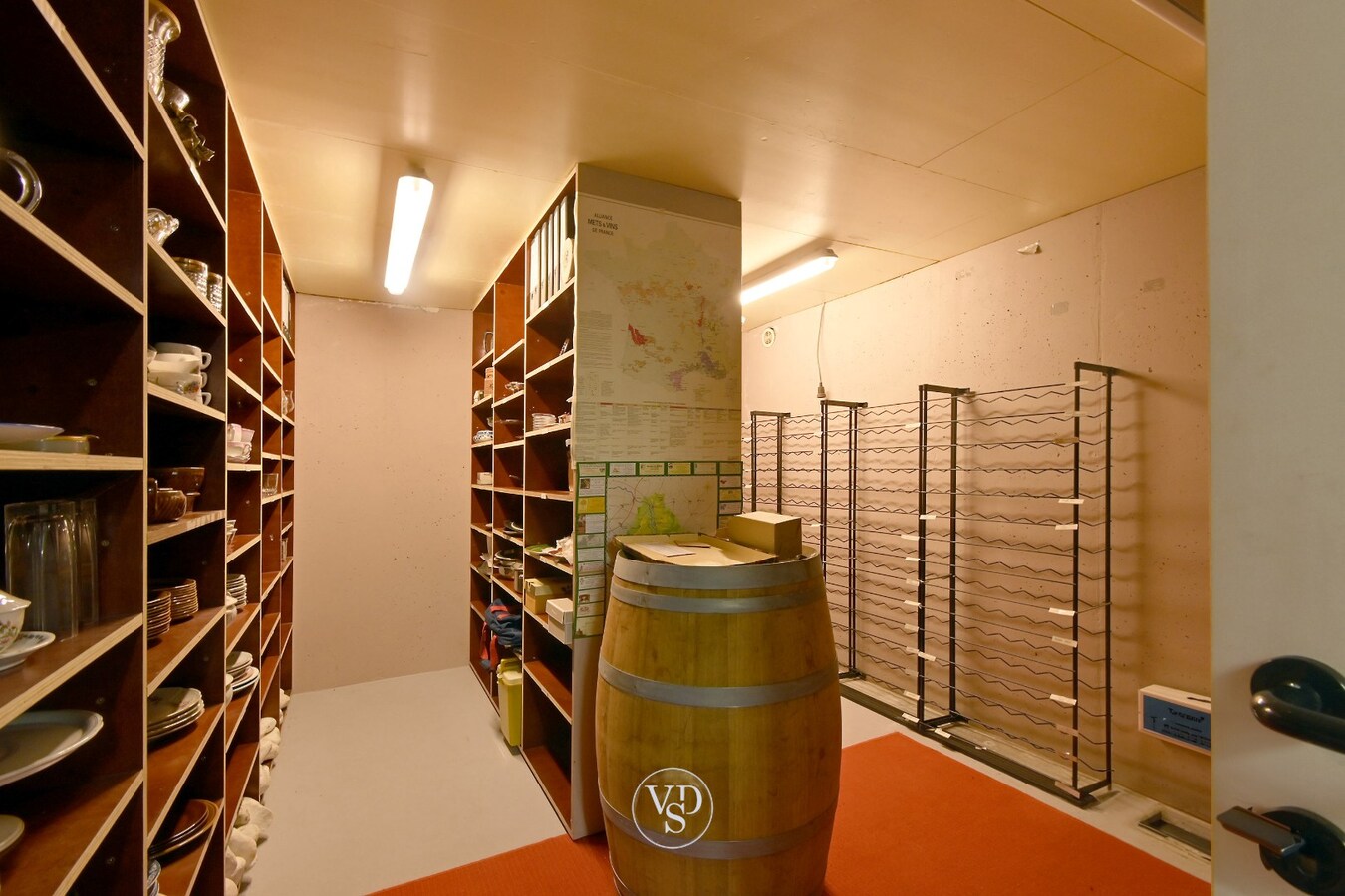 Ruim handelspand met penthouse in villastijl 