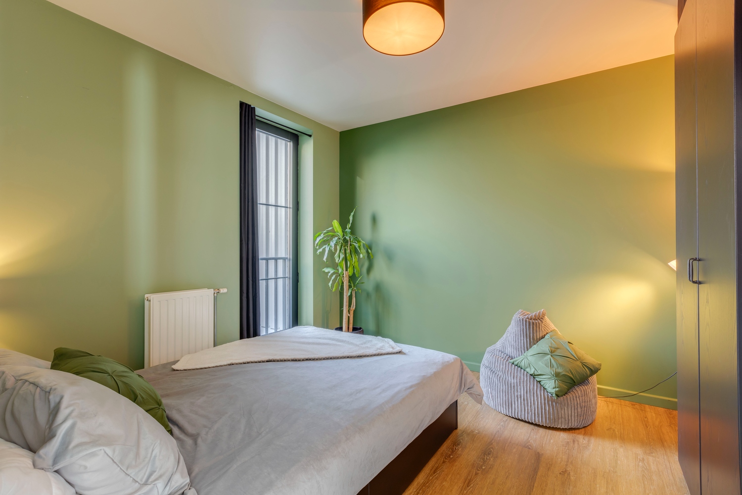 Bel-etage appartement aan het water met mooie tuin! 