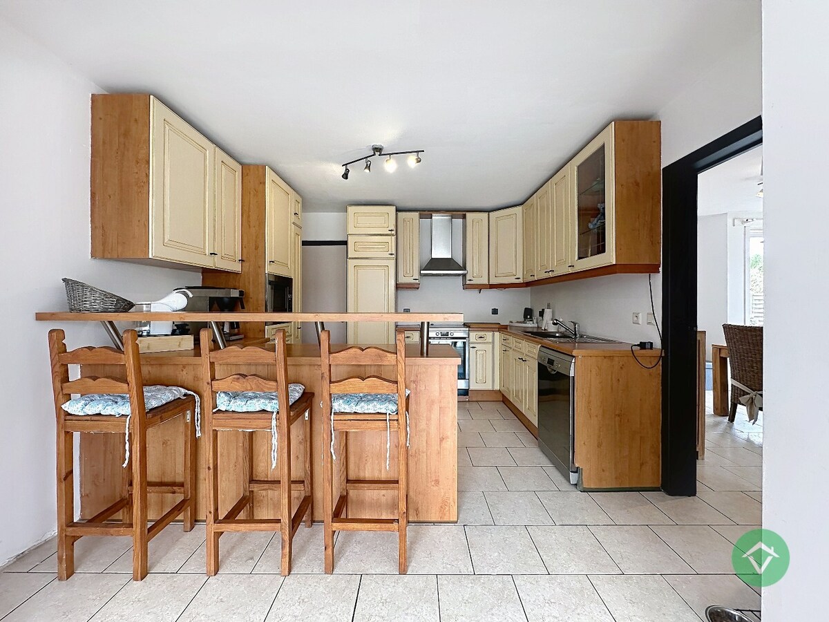 Statige gezinswoning met zonnige tuin, drie slaapkamers en topligging in Leke 