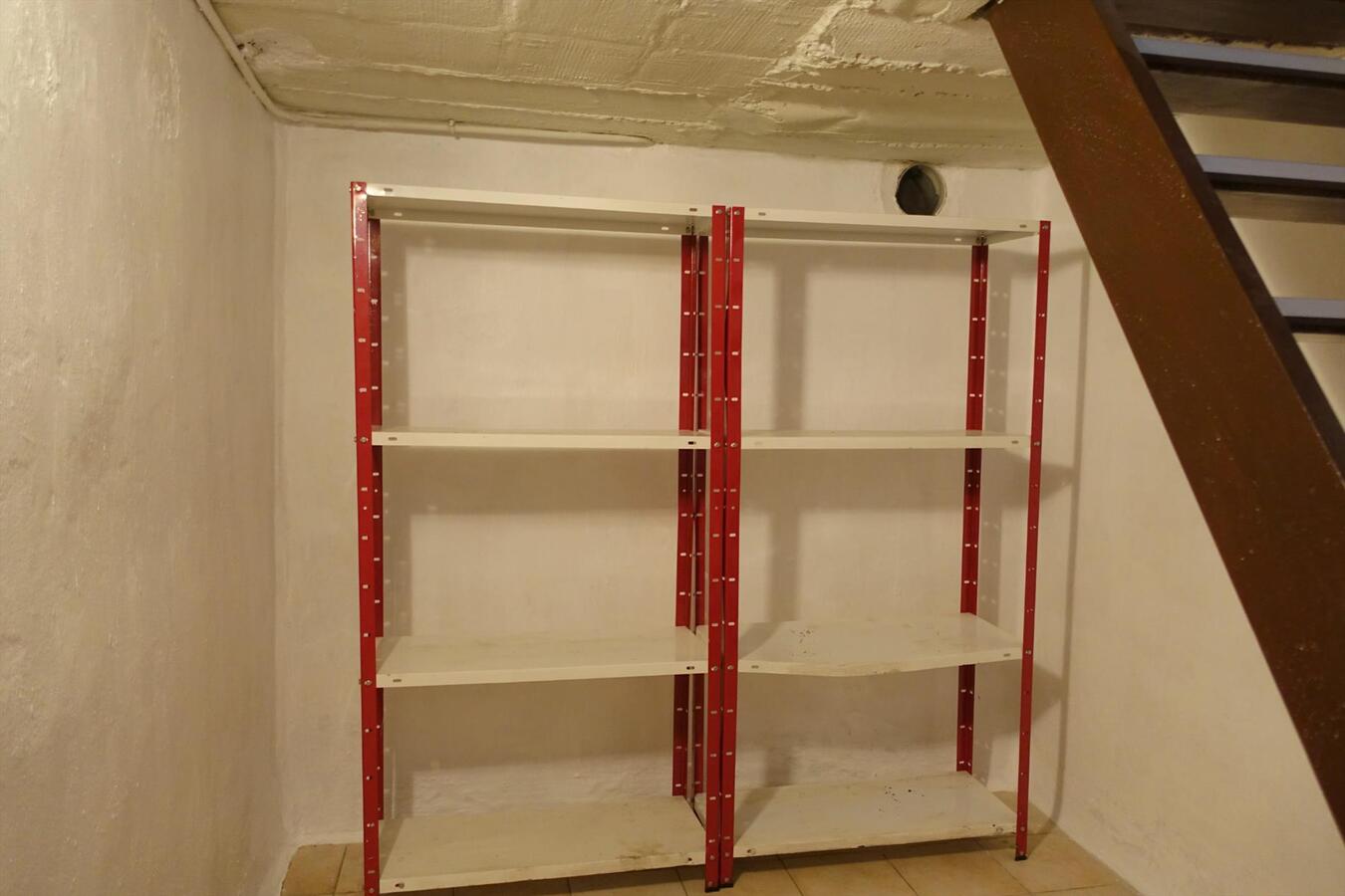 Halfopen woning met garage 