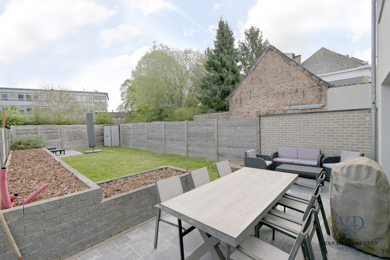 Ruime, instapklare gezinswoning in centrum Gavere. 