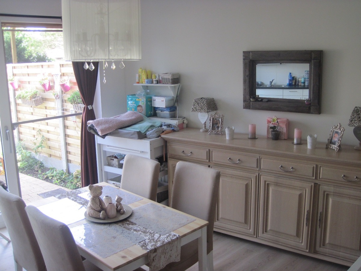 Ruim gelijkvloers appartement met terras en tuintje. Incl. afz. garage ! 