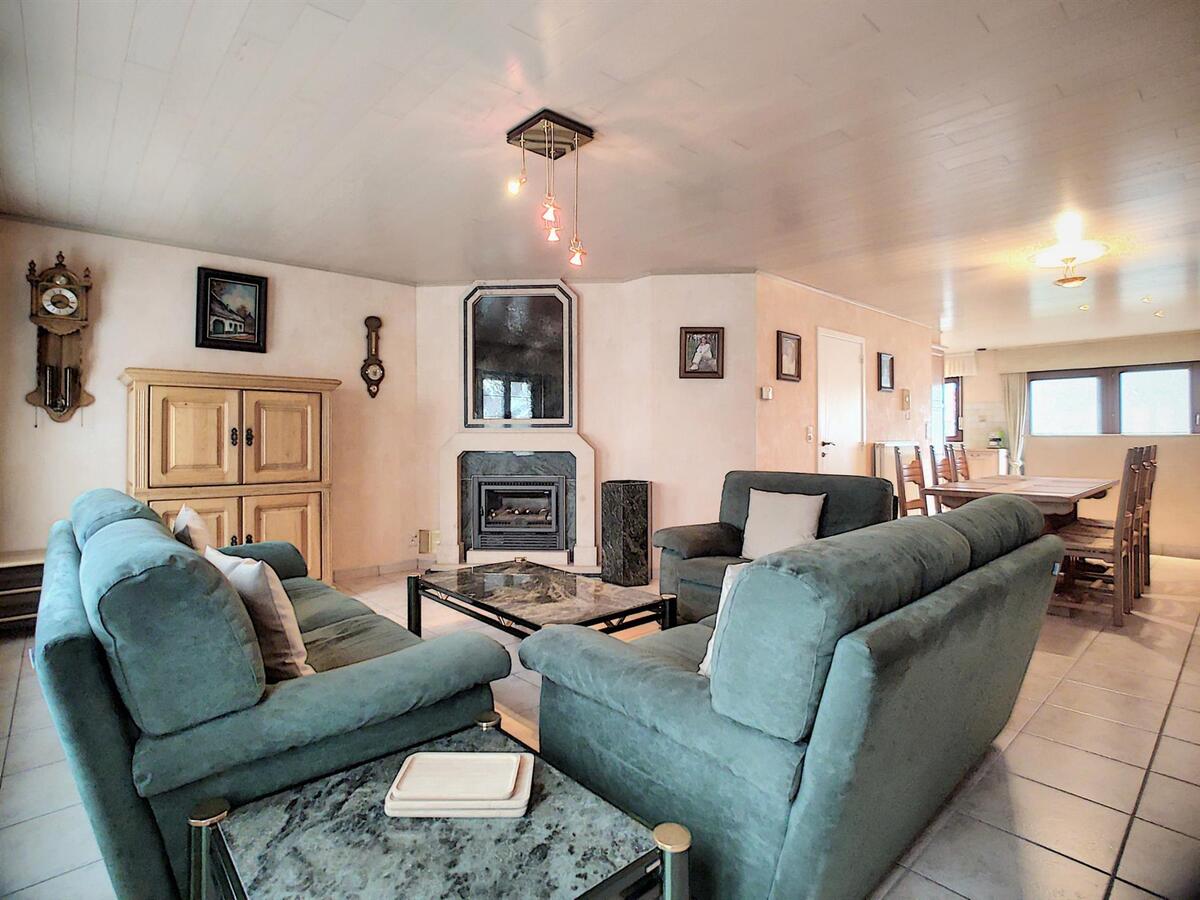 Grote, praktisch ingedeelde woning met oprit, garage &amp; tuin - Heist 