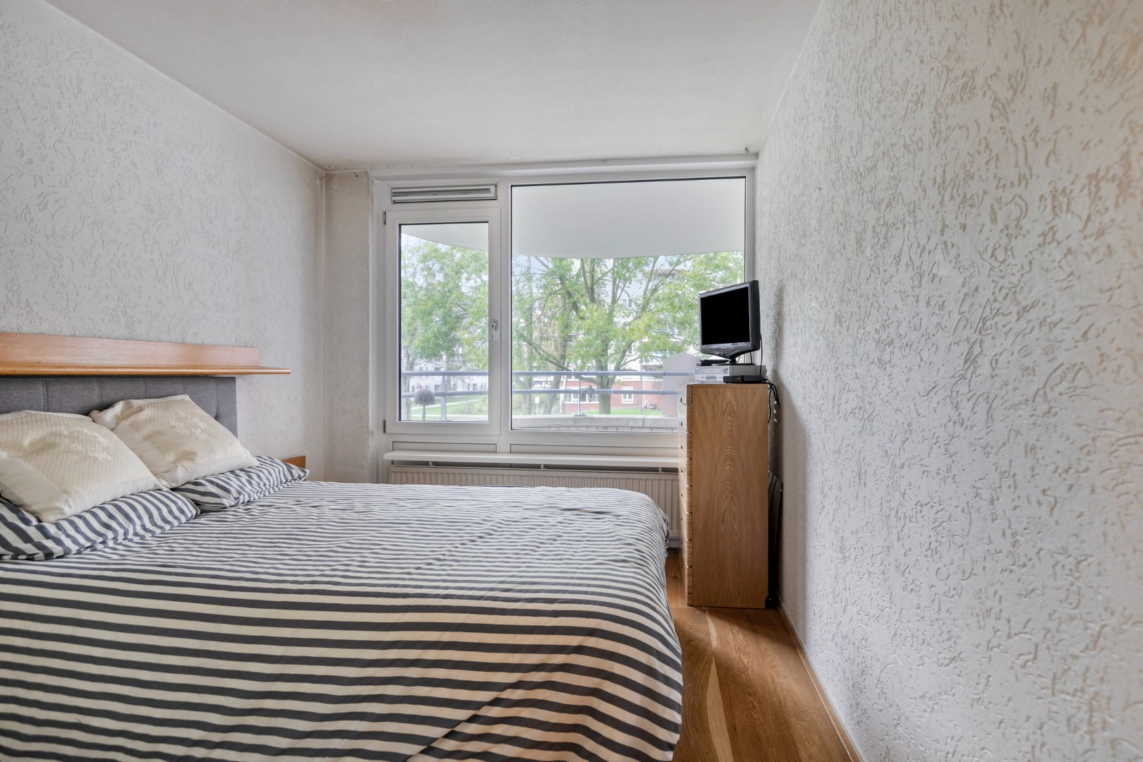 Op centrale locatie in de wijk Prinsenland gelegen 3 kamer hoek-appartement met ruim terras. 