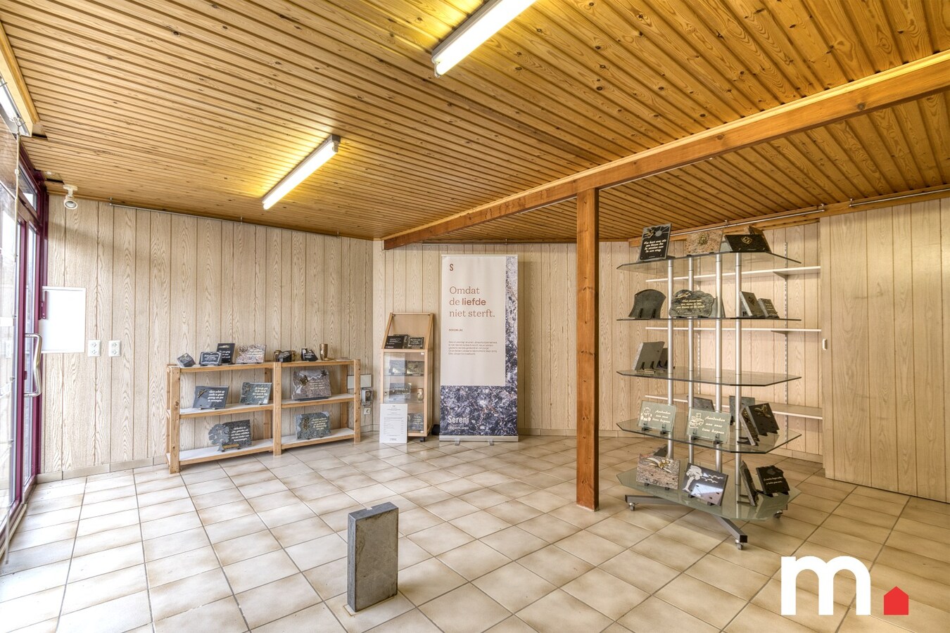 Loods met oprit en aparte kantoorruimte te koop in Heule ! 