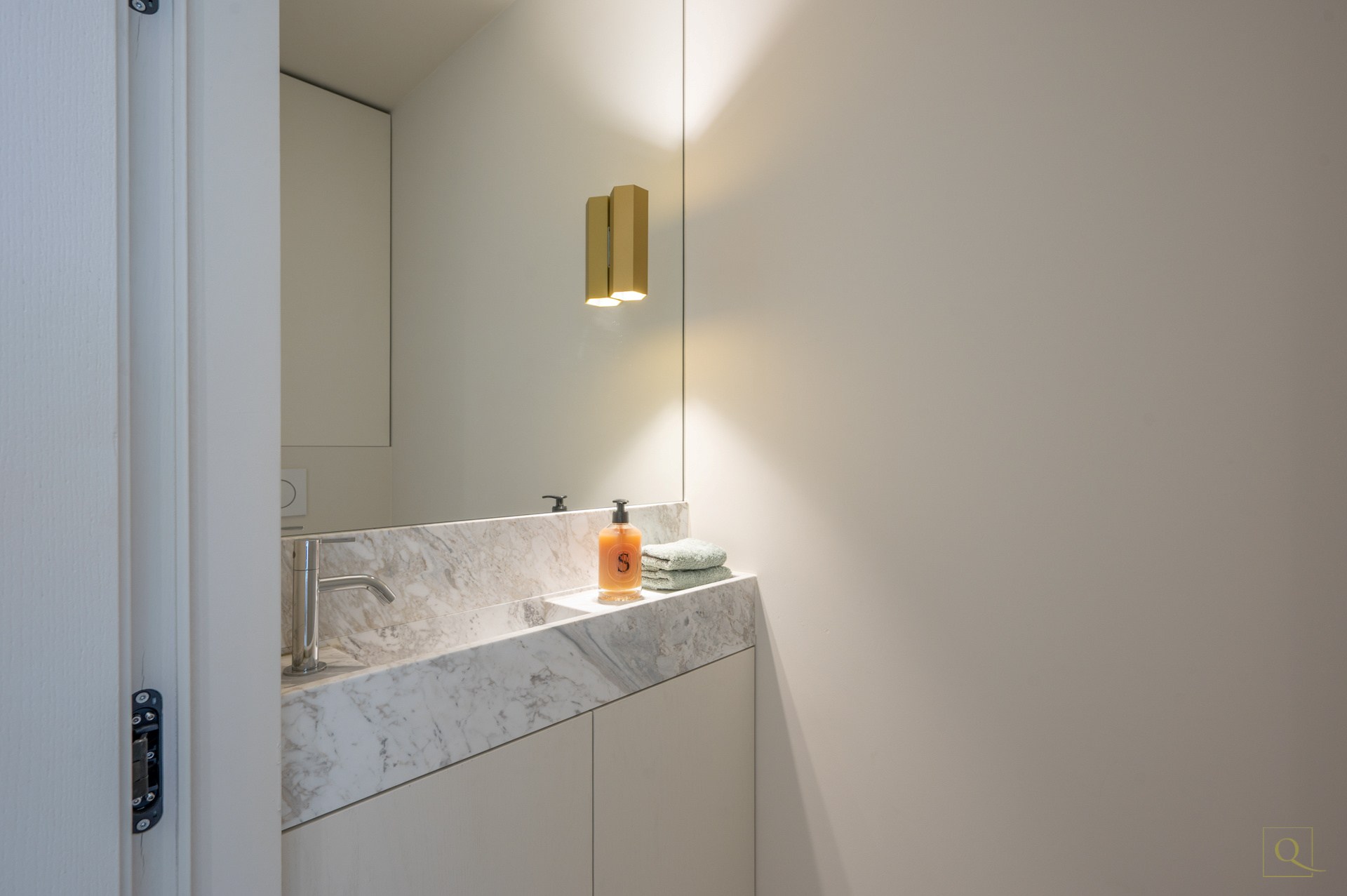 Prachtig gerenoveerd 3-SLPK-appartement nabij de Zeedijk 