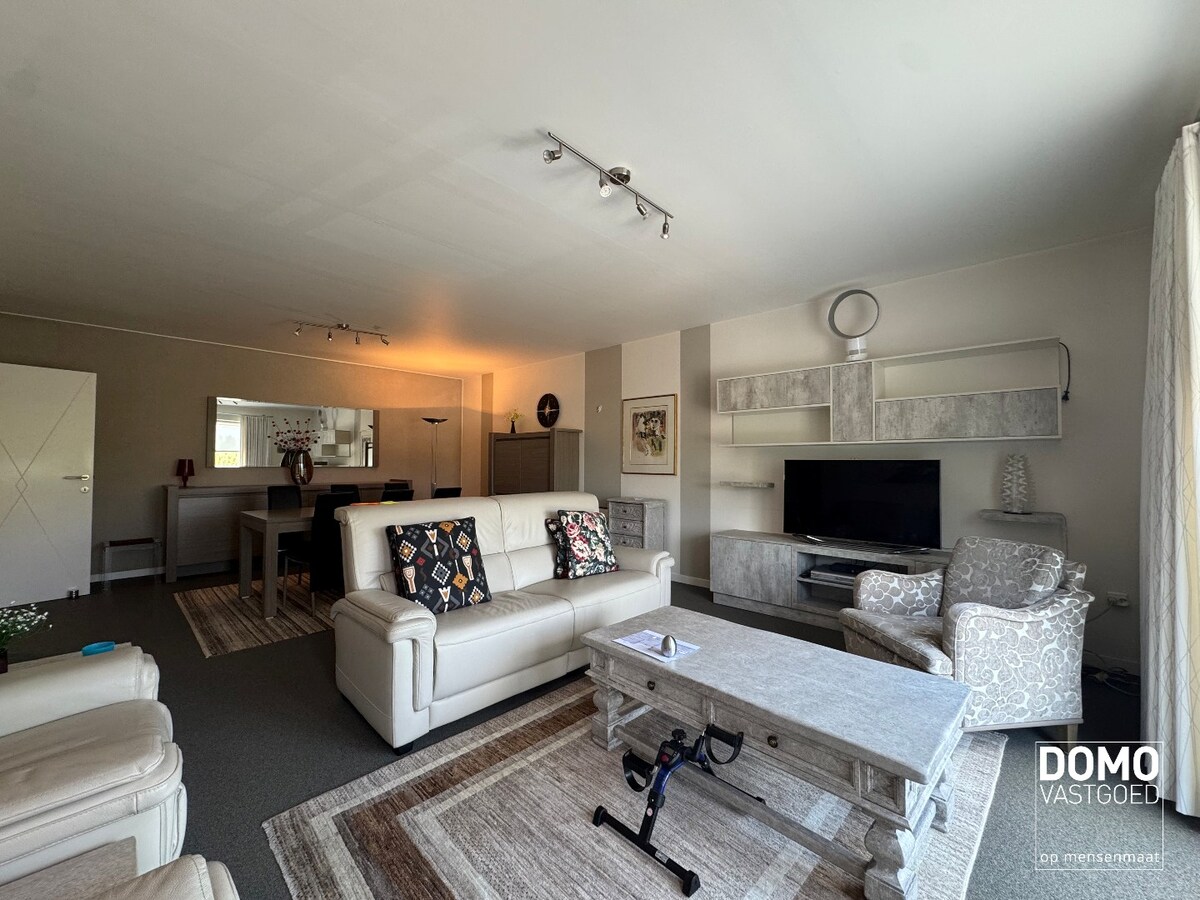 Ruim appartement van 121 m² met drie slaapkamers, twee terrassen en privatieve garagebox op toplocatie in Hasselt 