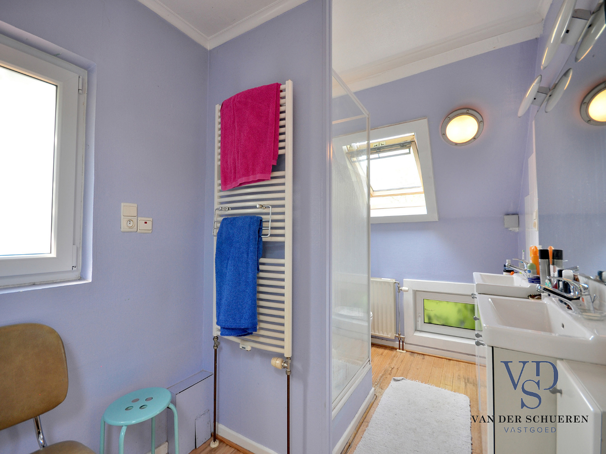 Idyllische woning met schuur. Uitzonderlijk gelegen. 