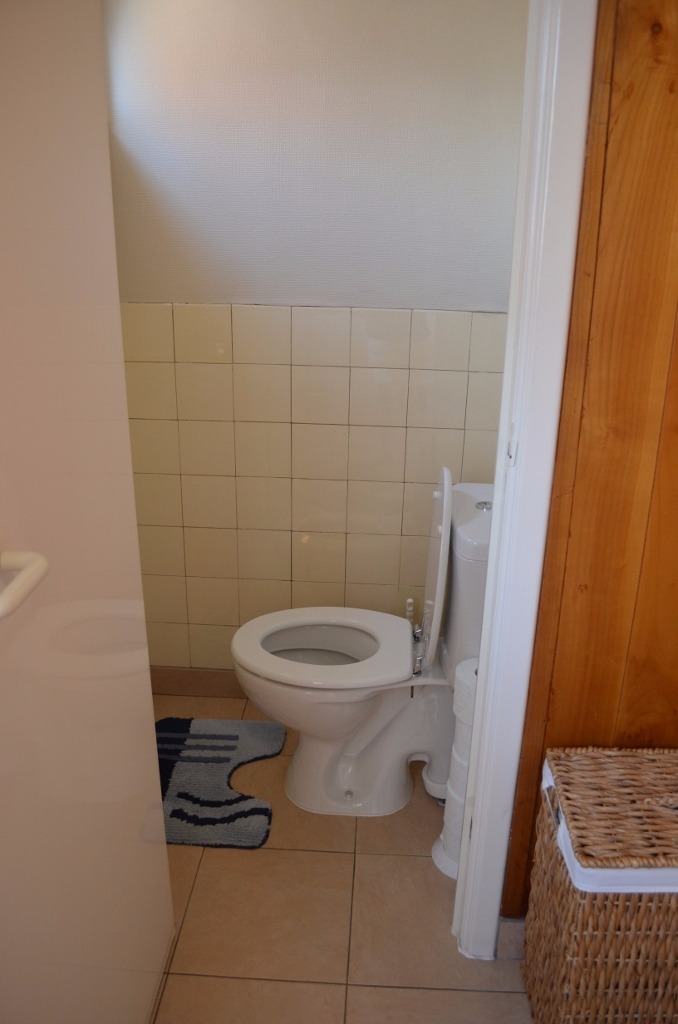 Lichtjes op te frissen woning met garage en tuin te centrum Maldegem 