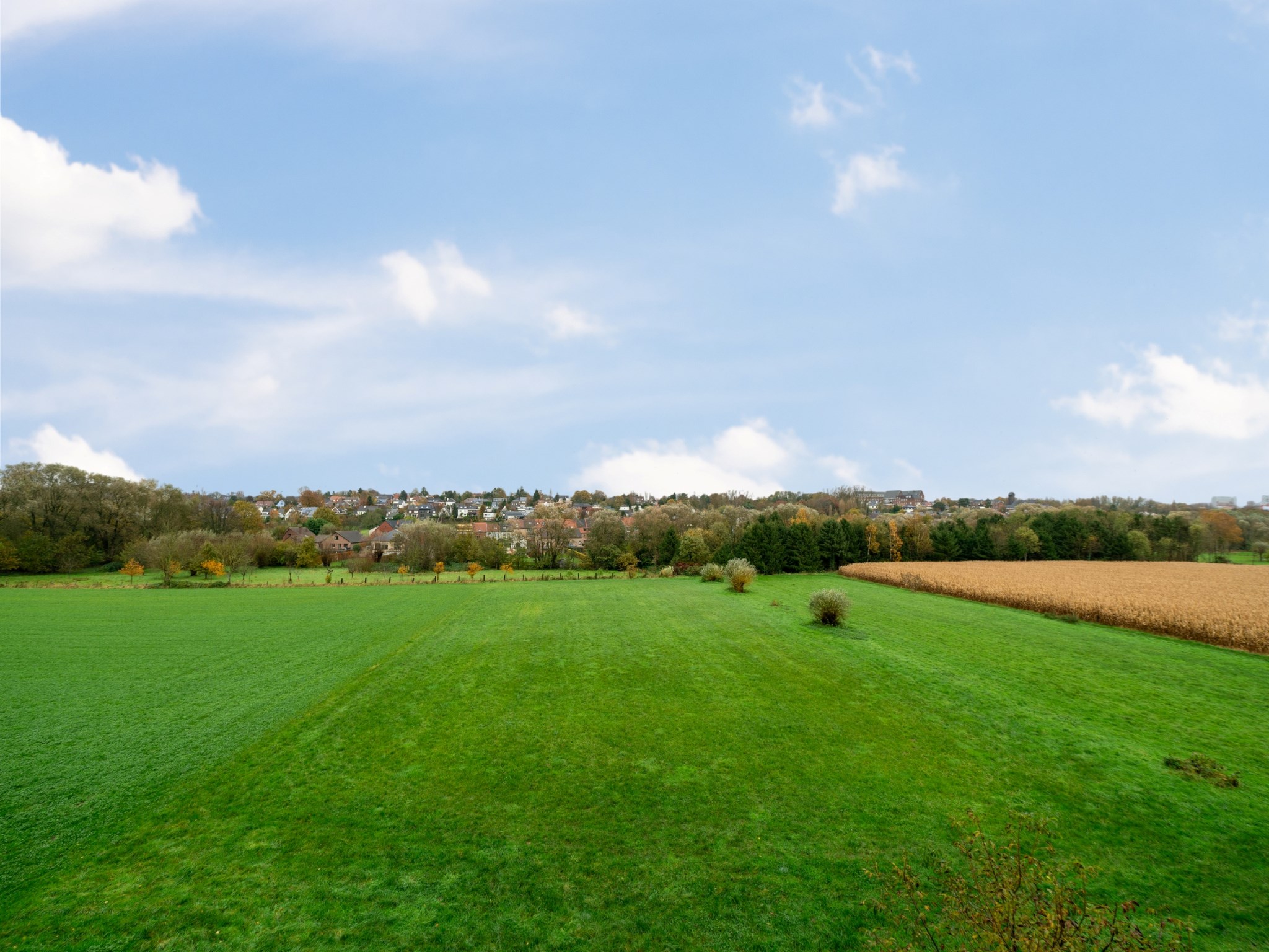 Ruim 2 kamer-appartement met dubbele garage en kelder 