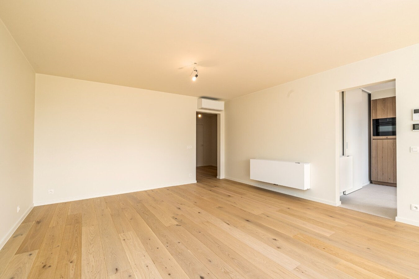 Totaal gerenoveerd appartement met open zicht en uitzonderlijke terrassen op topligging in Heist. 