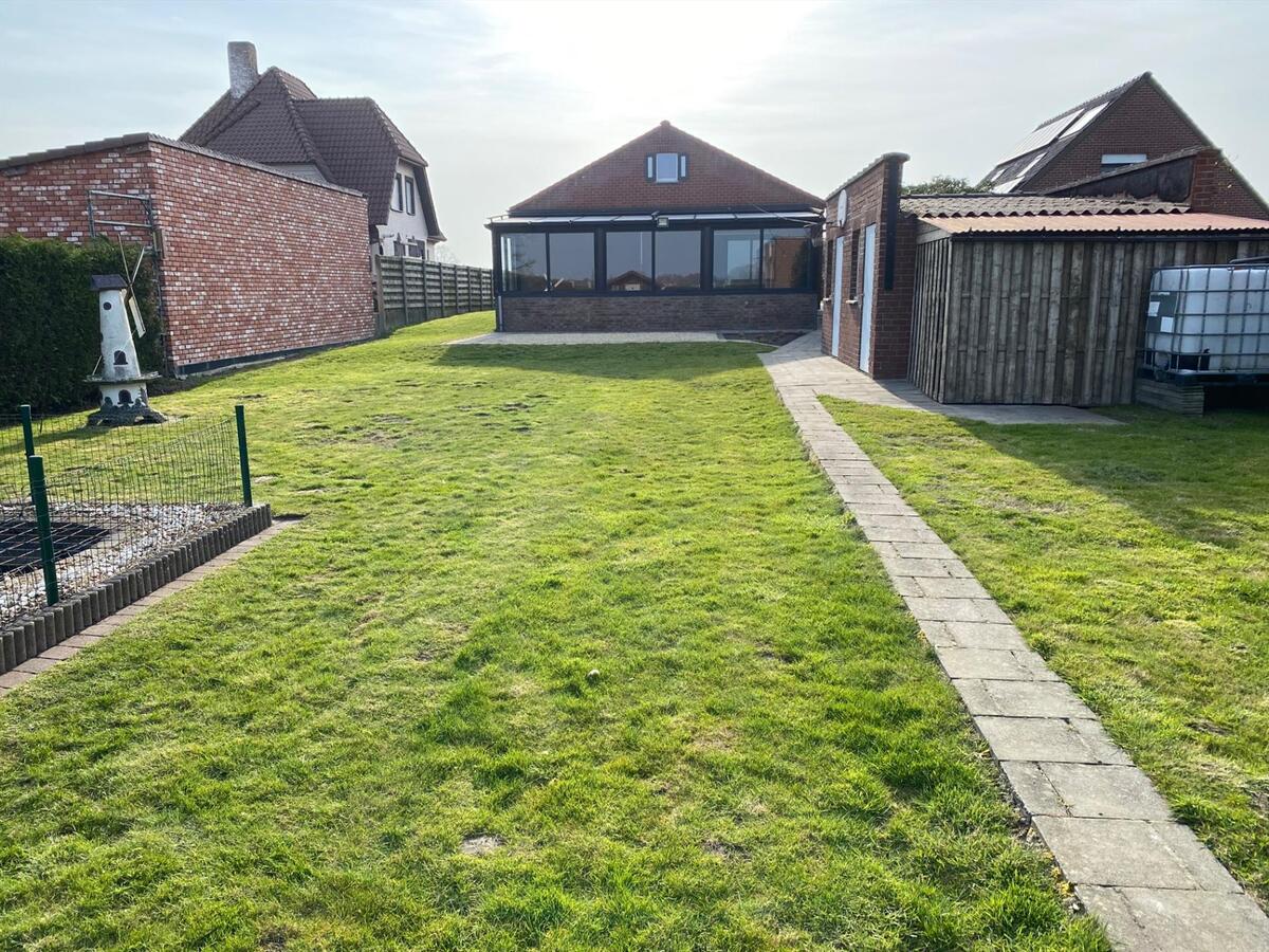 Rustig gelegen alleenstaande woning met 3 slaapkamers op 920 m² te Koekelare 