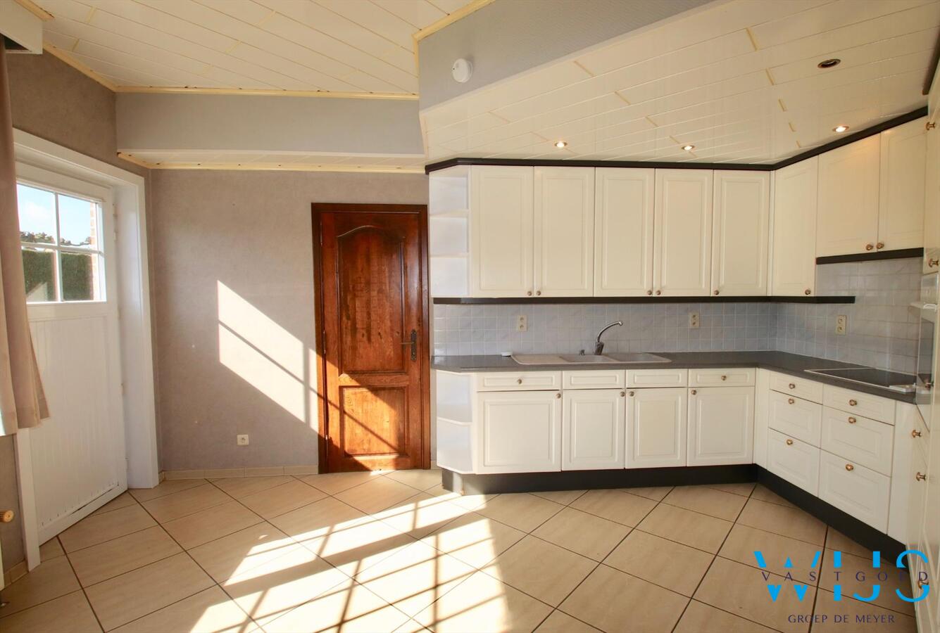 Uitzonderlijk goed gelegen woonhuis op een perceel van 841 vierkante meter in ERTVELDE! 