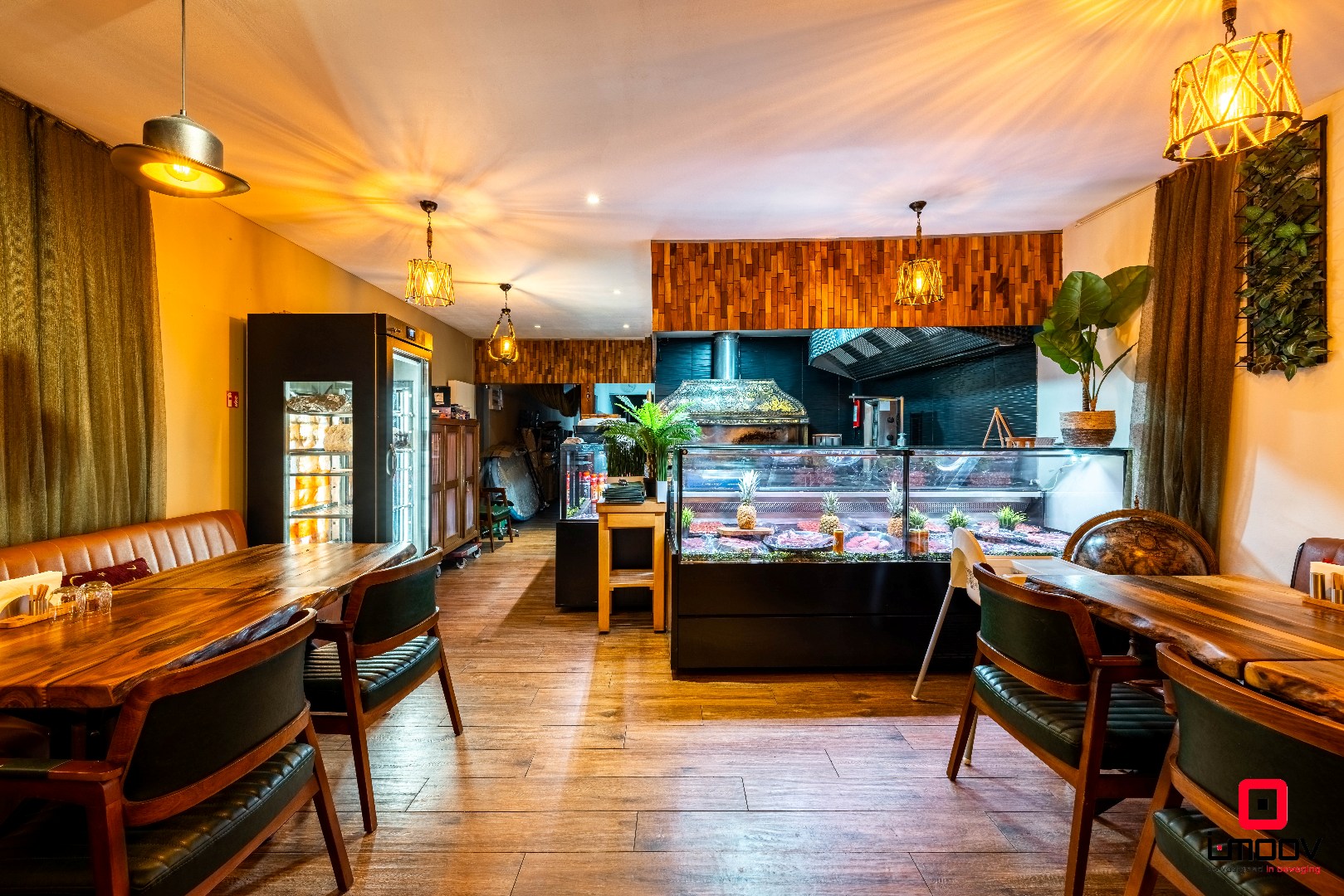 Uniek gemengd pand met commerciële invulling én ruime privéwoning in opkomende buurt van Gent 