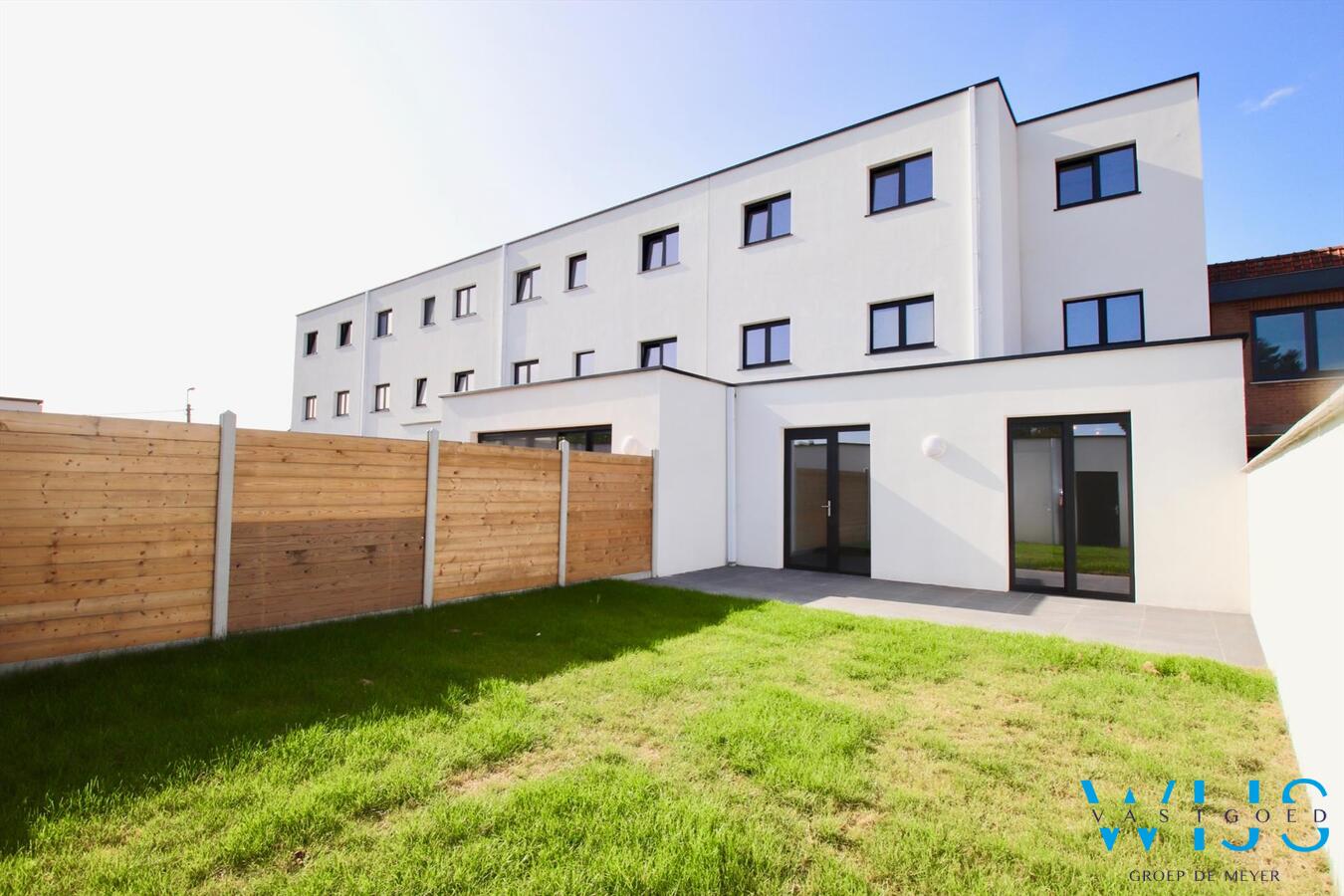 Gelijkvloers appartement met TUIN &amp; GARAGE te Zelzate! 